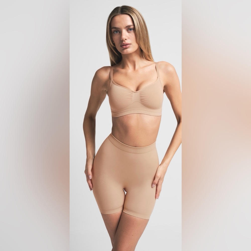 SKIMS Seamless Sculpt Bralette in Clay Size: XXS